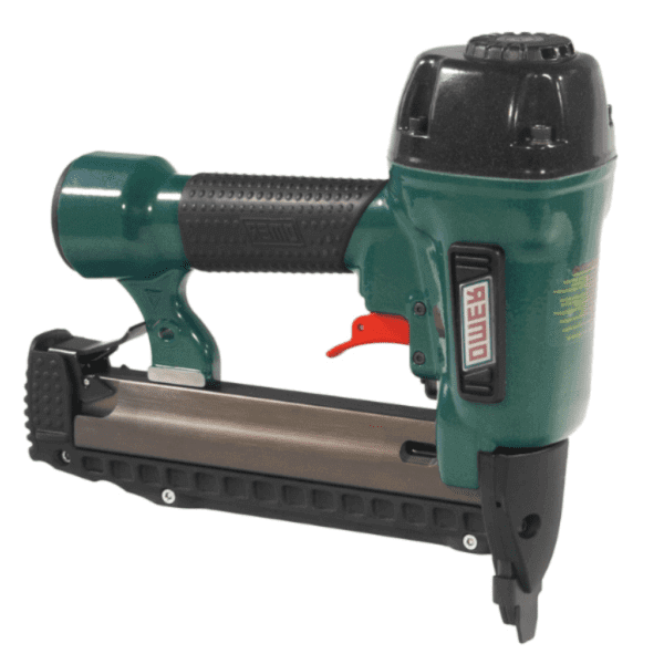 Fotografia prezintă capsatorul pneumatic profesional Omer 90.740, folosit pentru fixări rapide și precise în aplicații industriale.