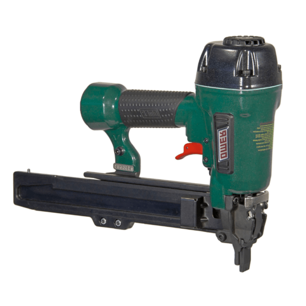 Capsator pneumatic profesional OMER M1.740NS, echipament profesional pentru fixare industrială, fiabilitate și randament superior.