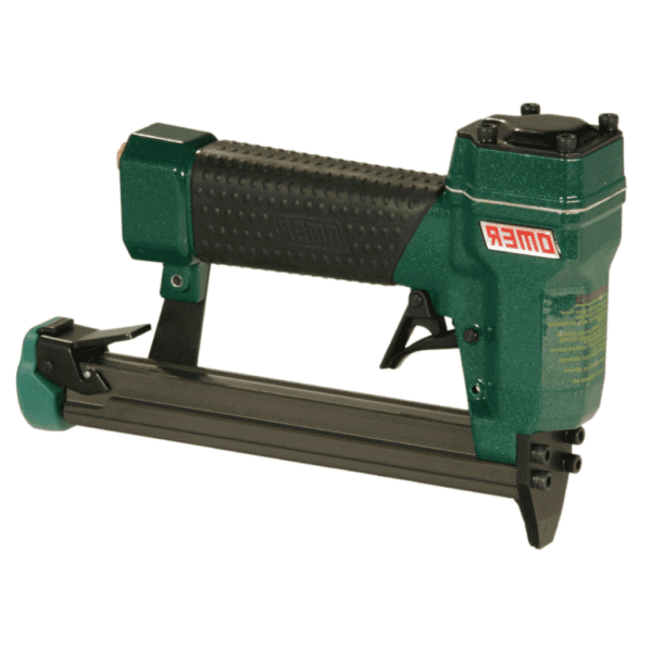 Capsator pneumatic OMER SJK.16 pentru capse metalice fine seria SJK, ideal pentru fixări precise și eficiente în proiecte de tâmplărie si tapițerie.