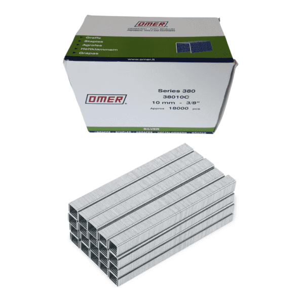 Imaginea unei cutii de capse metalice OMER Seria 380 și un teanc de capse, utilizate pentru tapițerie.