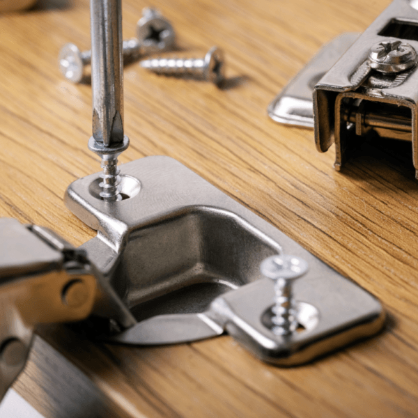 Aplicatii suruburi metalice pt balamale 3.5x18, 4x18, 4x20