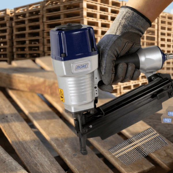Fabricare paleti cu ciocanul pneumatic MORE SN22.100